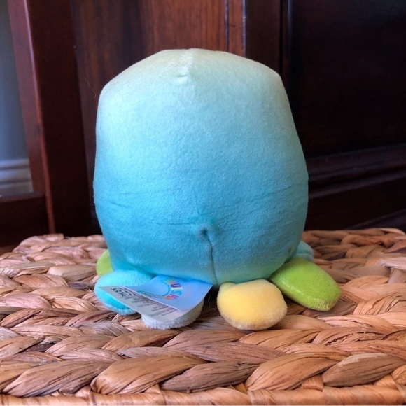 Squishmallows Mystery Capsule: Oldin the Octopus in 4" - Picture 4 of 5